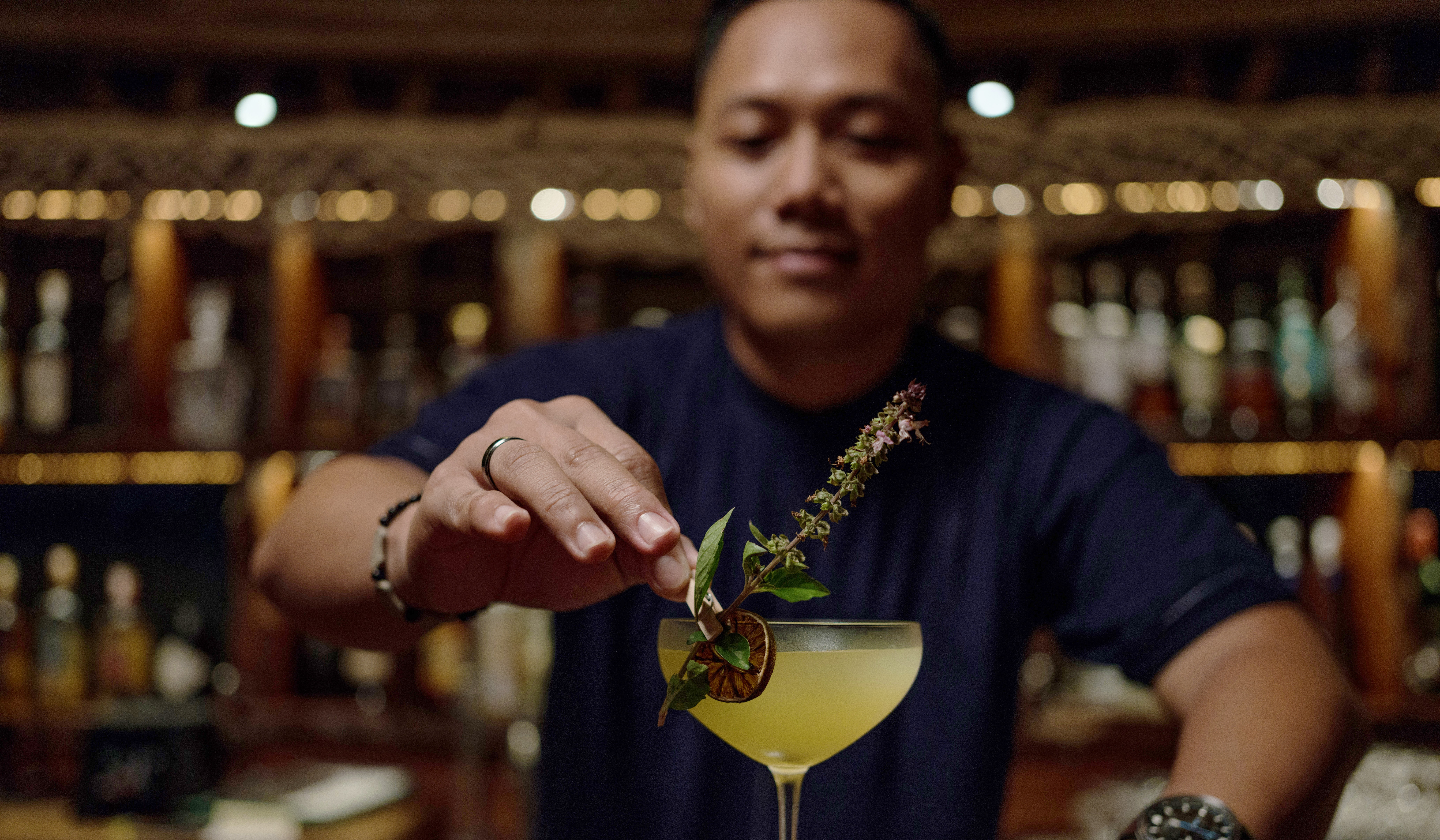expert_bartender_is_placing_close_up_decoration_for_cocktail_julesverne_wine_collection_background