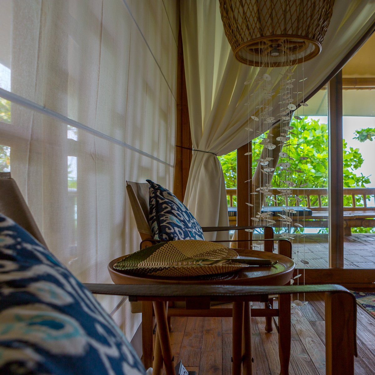 natural light into the beach suite bawah reserve