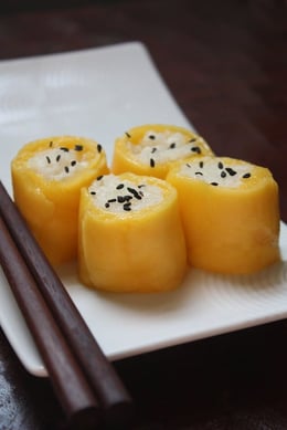 Mango sticky rice sushi