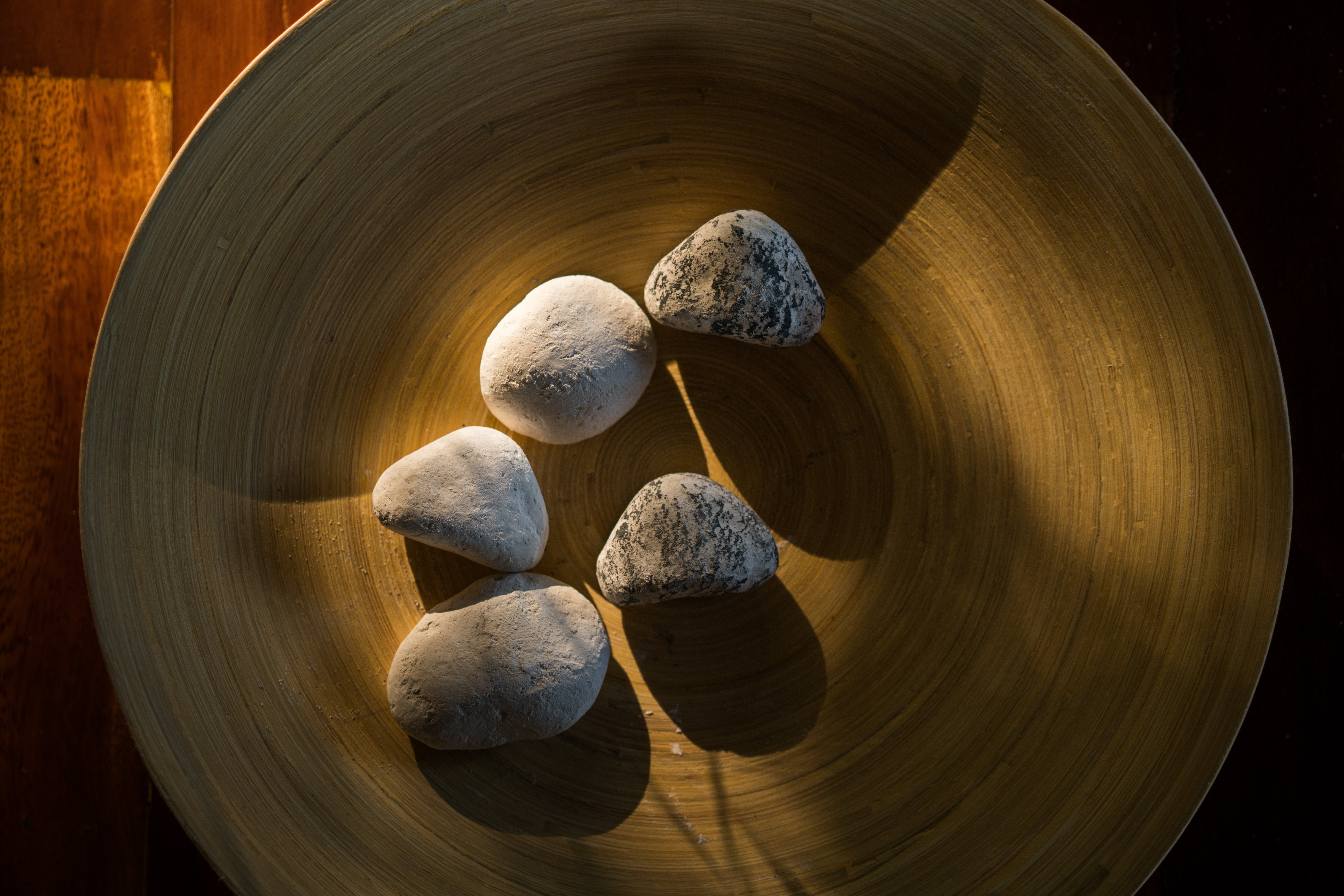 aura_spa_stones_in_wooden_bowl