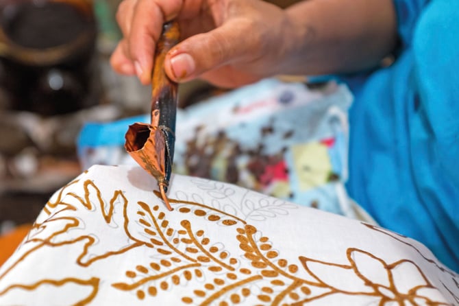 batik art classes at Bawah Reserve