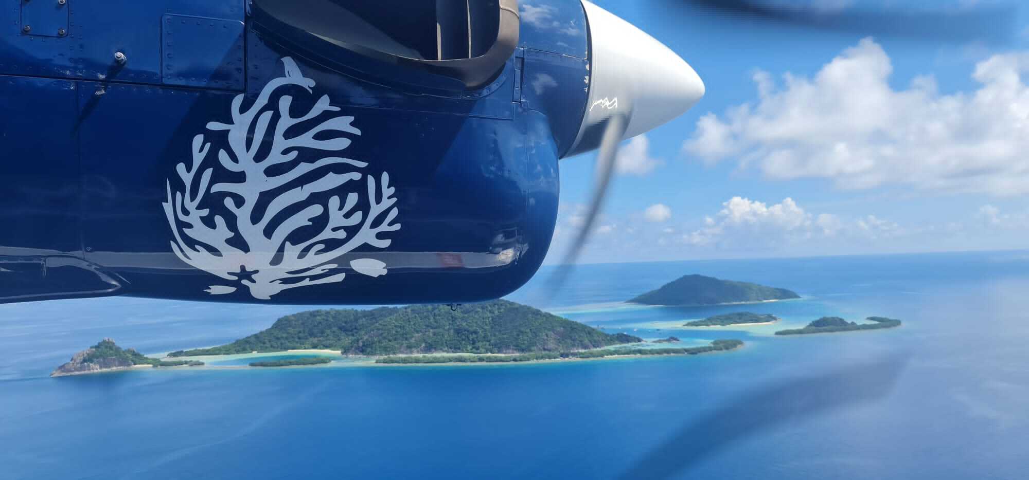 blue-seaplane-islands