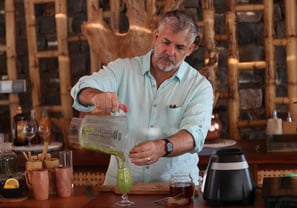 raymond-pouring-green-juice