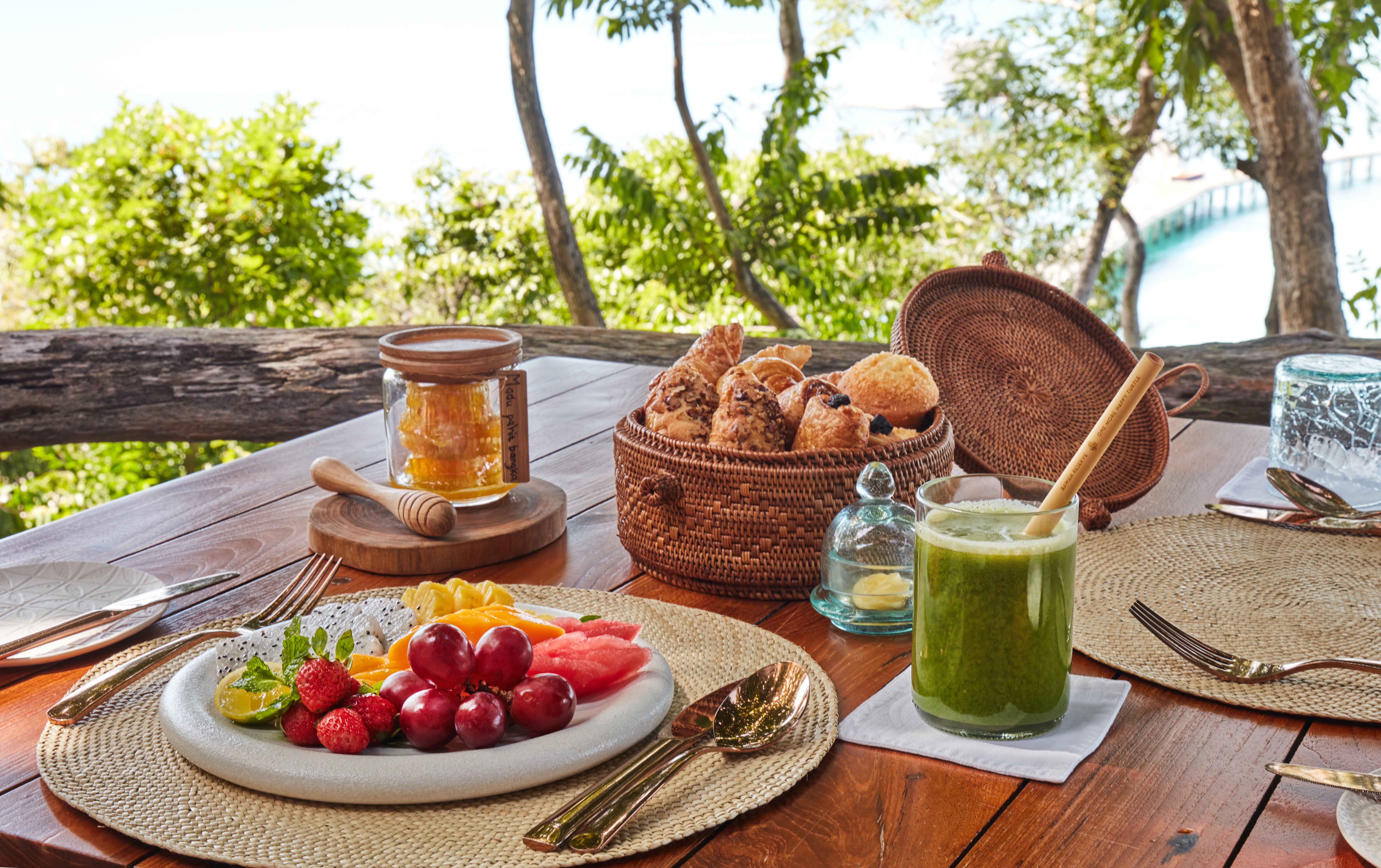 tropical_fruit_plate_with_fresh_green_juice_and_bakery_basket