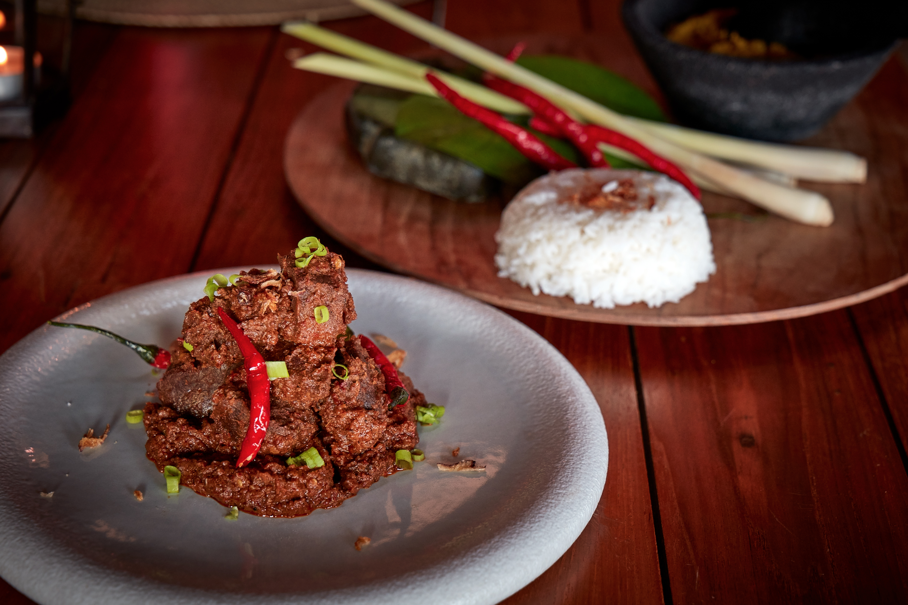 serve beef Rendang with rice and shallots
